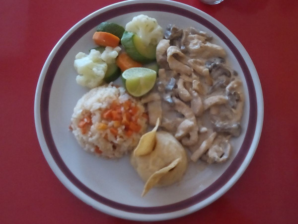 Pechuga de Pollo con crema y champiñones