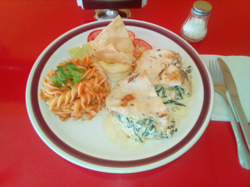 Pechuga de pollo con espinacas y queso